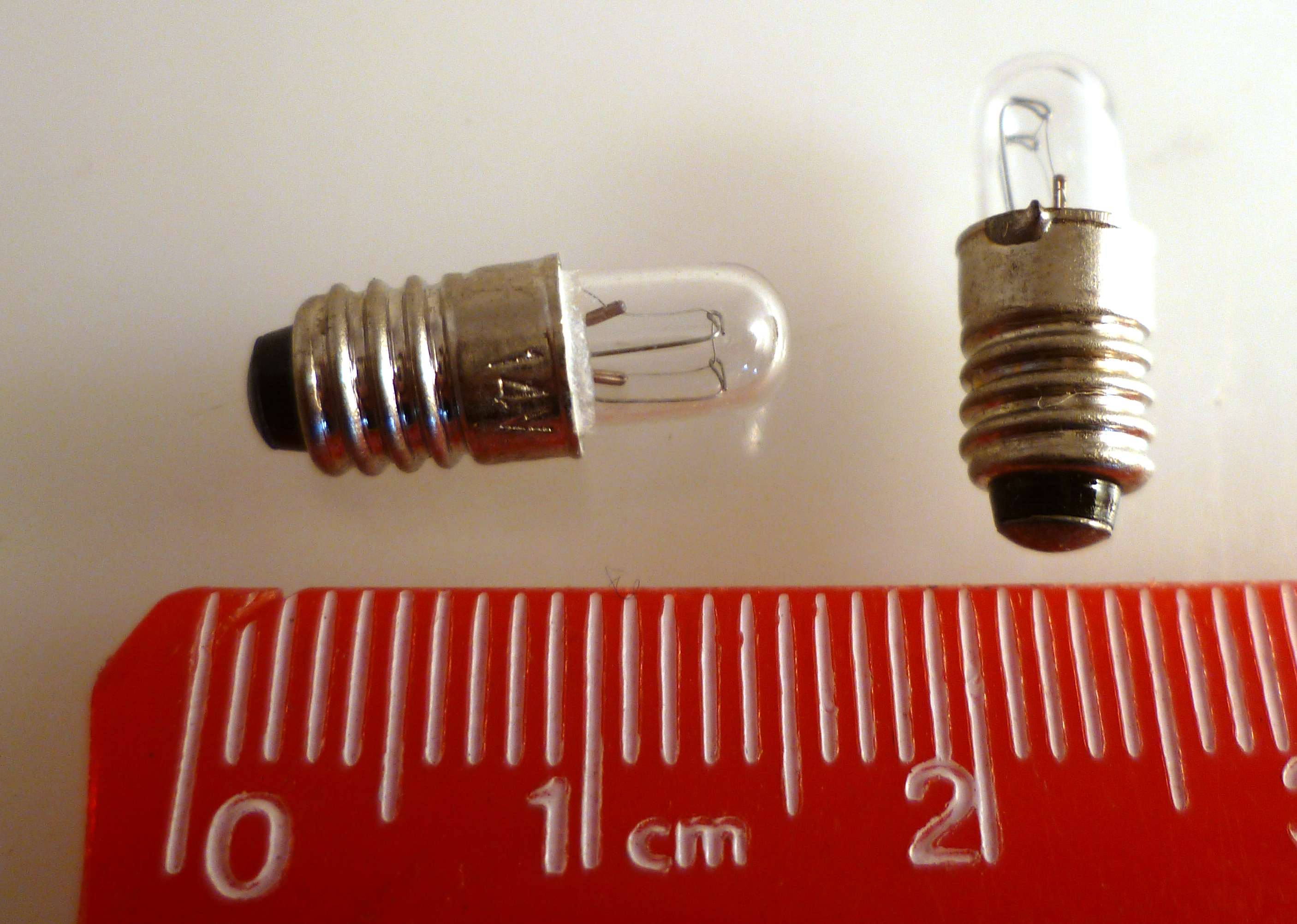 LES E5 Lilliput Edison Screw Bulb Range 6,12,14,24V 5.1x16mm 2 Pieces OM0315