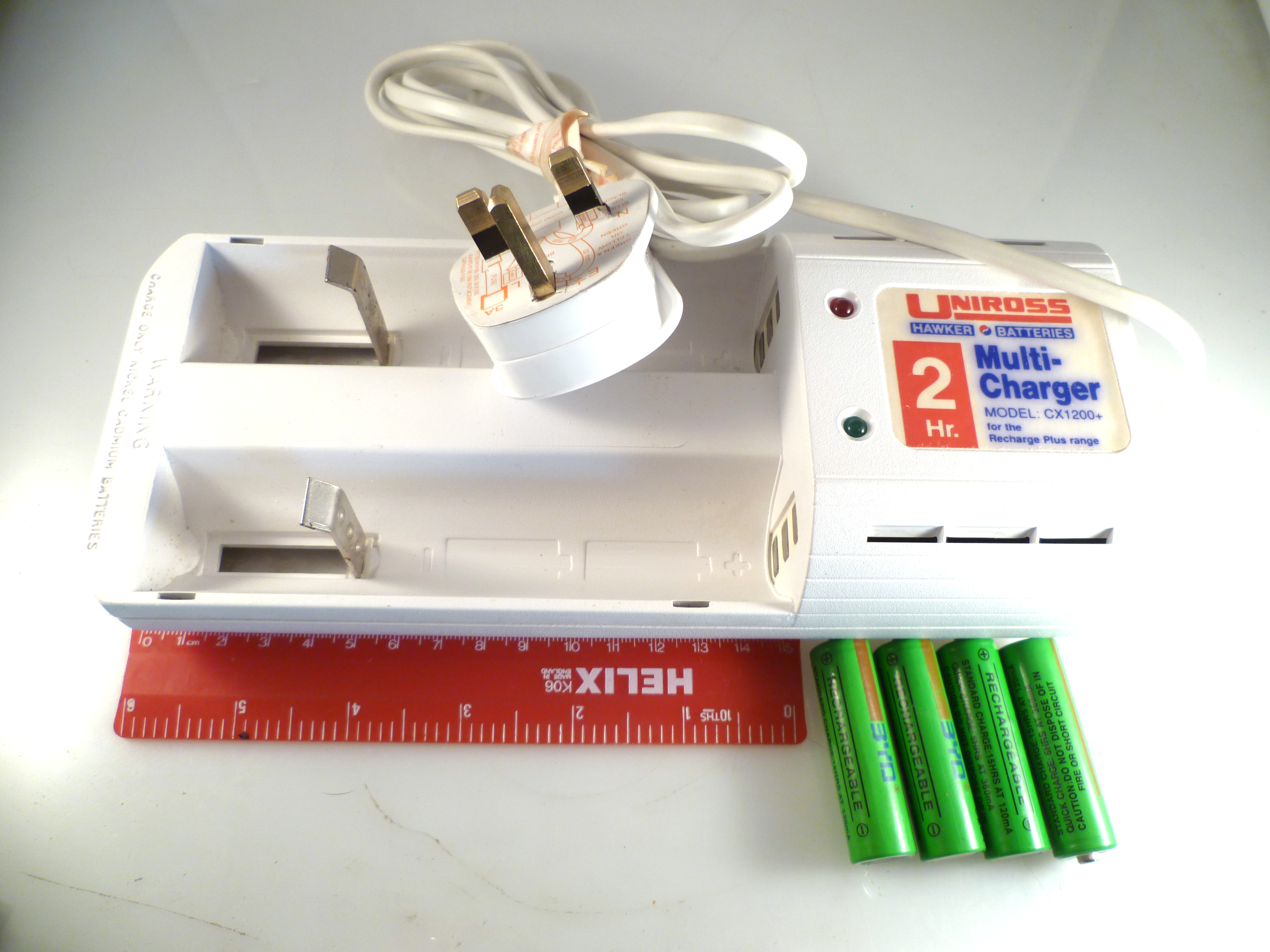 Uniross 2 Hour Battery Charger 4x AA, C or D Type NiMh OM1021