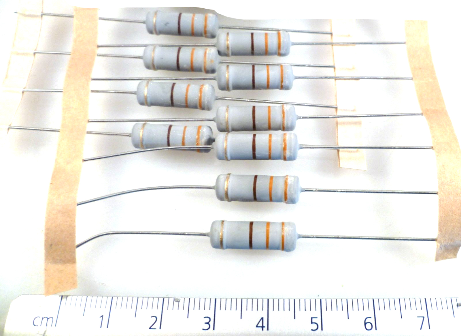 Produktbild von 10x ROYAL OHM Metalloxid-Widerstand 680 Ω, 3W, 5% – Axial Für Elektronik-Projekte