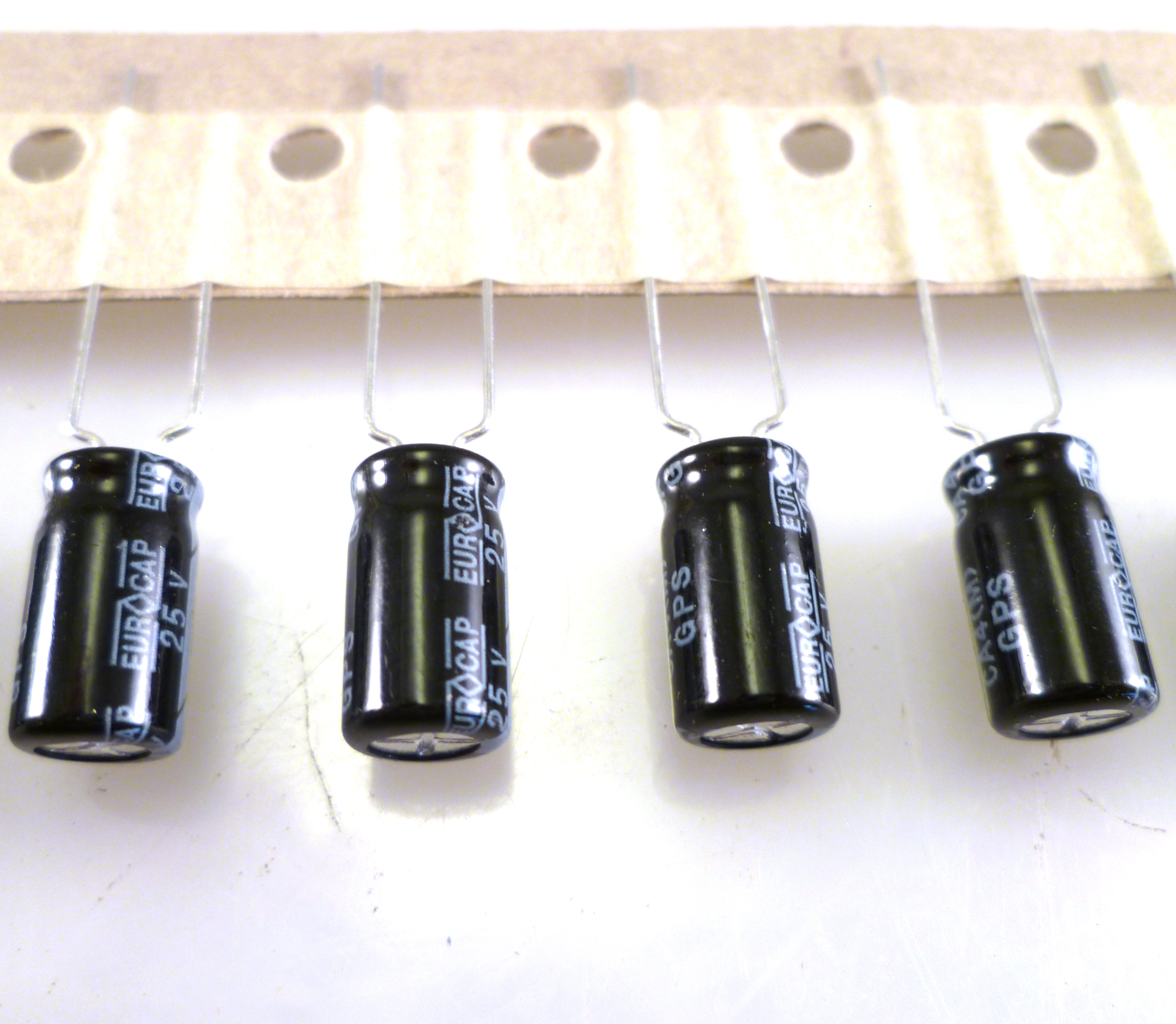thumbnail image 2 of 4pcs Nichicon VP 220uF 25v Radial Electrolytic Capacitors, BP NP Bi-polar, MPN:3.9M100 2 of 6