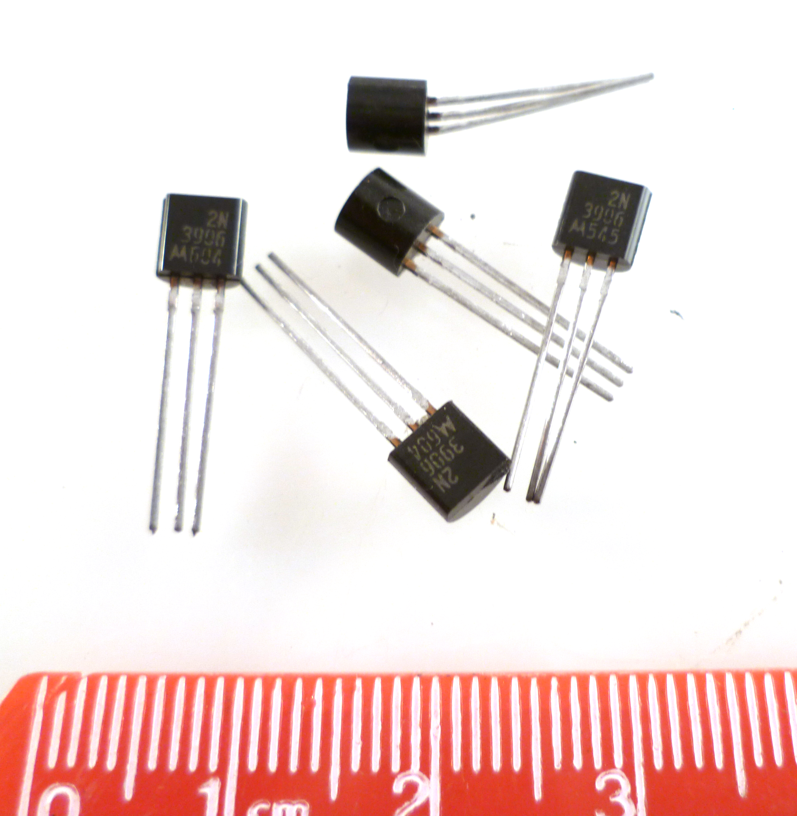 Genuine Motorola 2N3906 TO-92 40V 200mA 625mW PNP Transistor 5 Pieces ...