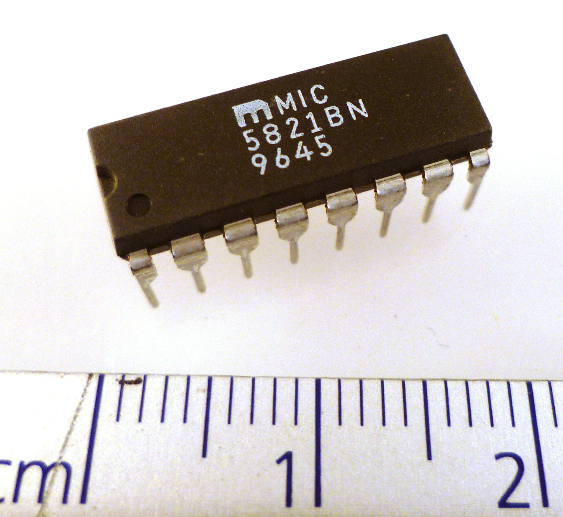 Micrel MIC5821BN 8 Bit Serial Input Latched Driver 16PDIP OMS1-33