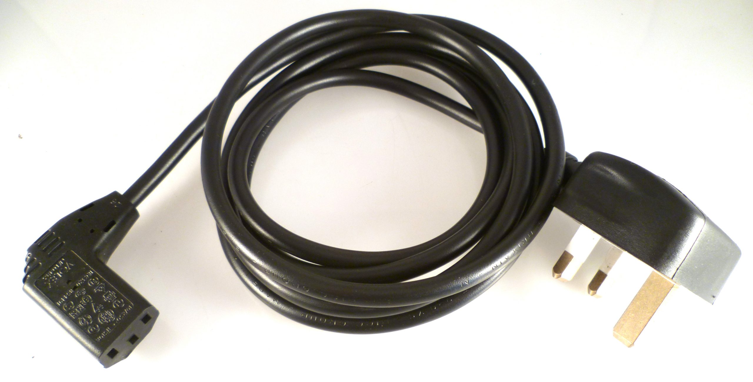 Volex R/Angled U.K. IEC Power Lead 5A Fuse 250V Kite Marked 2Mtr EBL71A1-3