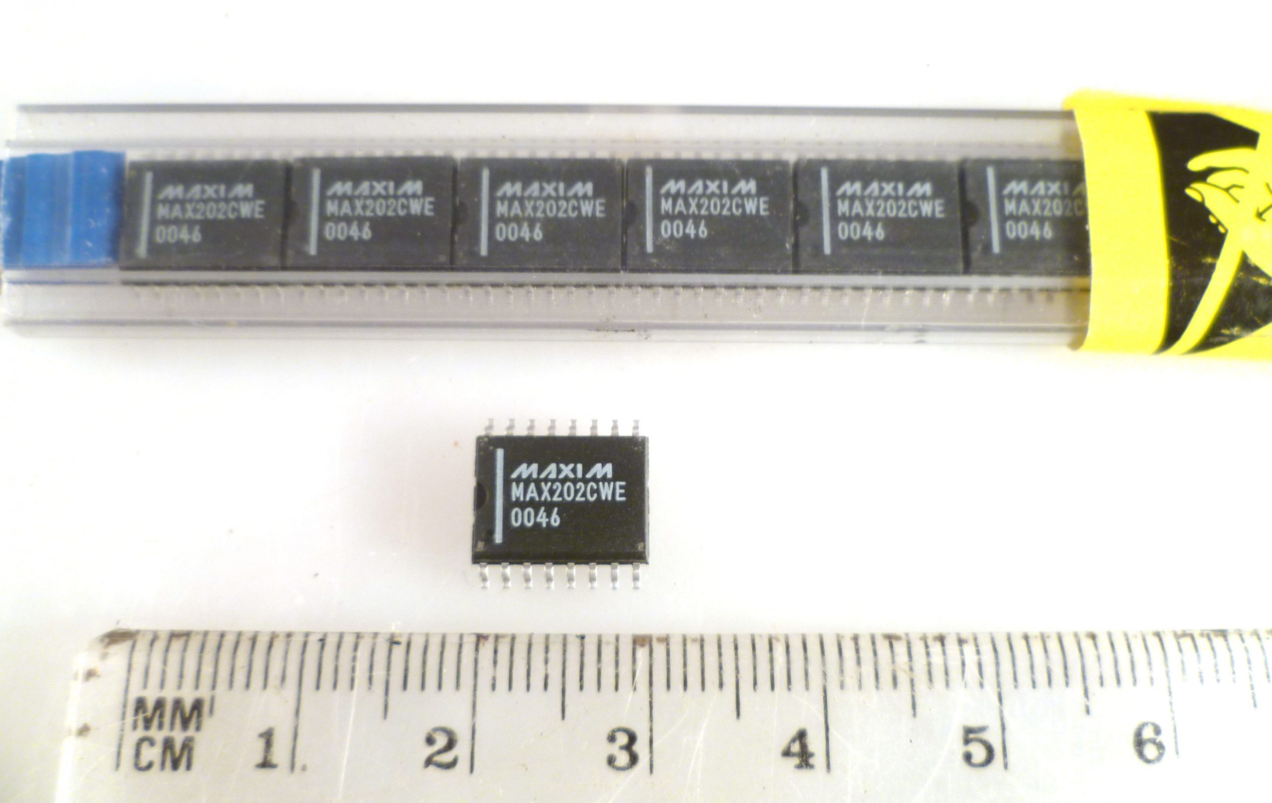 Maxim MAX232CPE Qty of 14 per Lot RS-232 Interface IC 5V MultiCh RS-232