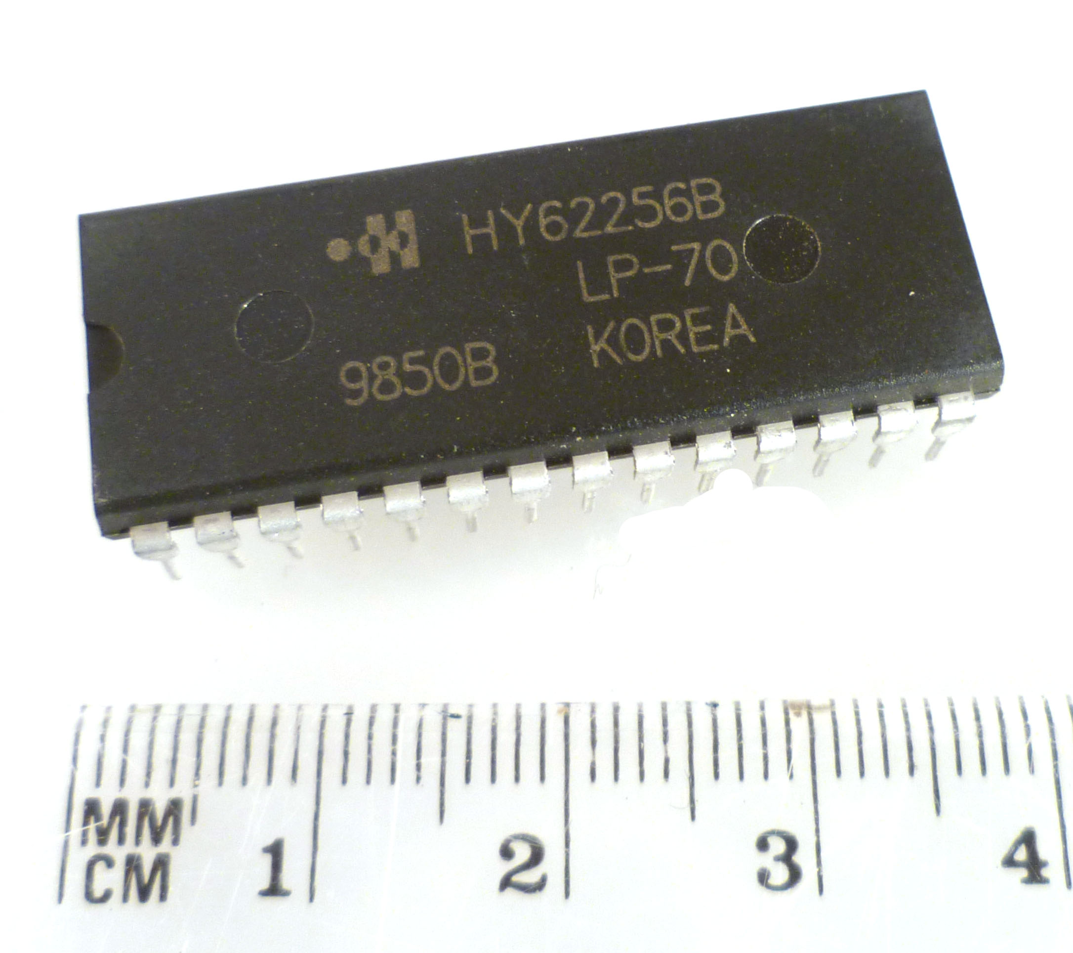 2 X Mémoire RAM Statique HYUNDAI HY62256A - 32K X 8 Bits, CMOS, Boîtier TSOP28, Pour électronique