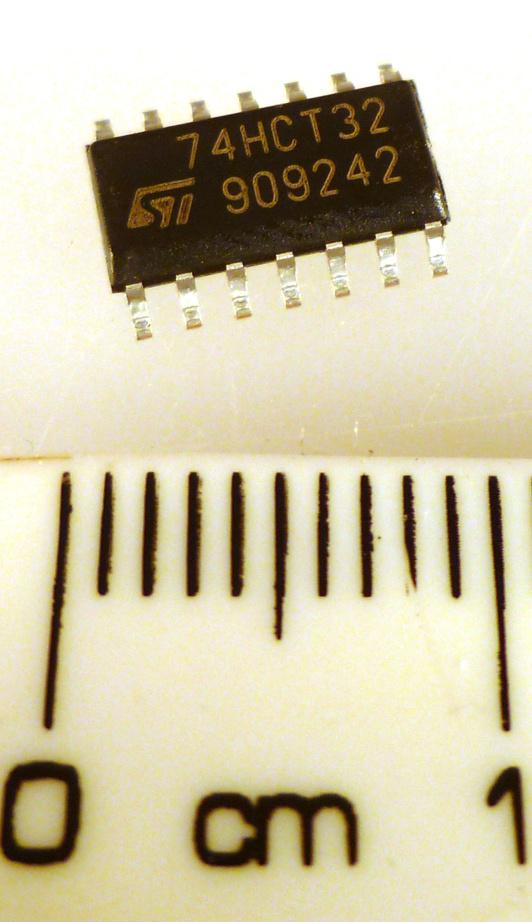 STMicroelectronics 74HCT32 CMOS 2-INPUT OR GATE OMA046XXXB