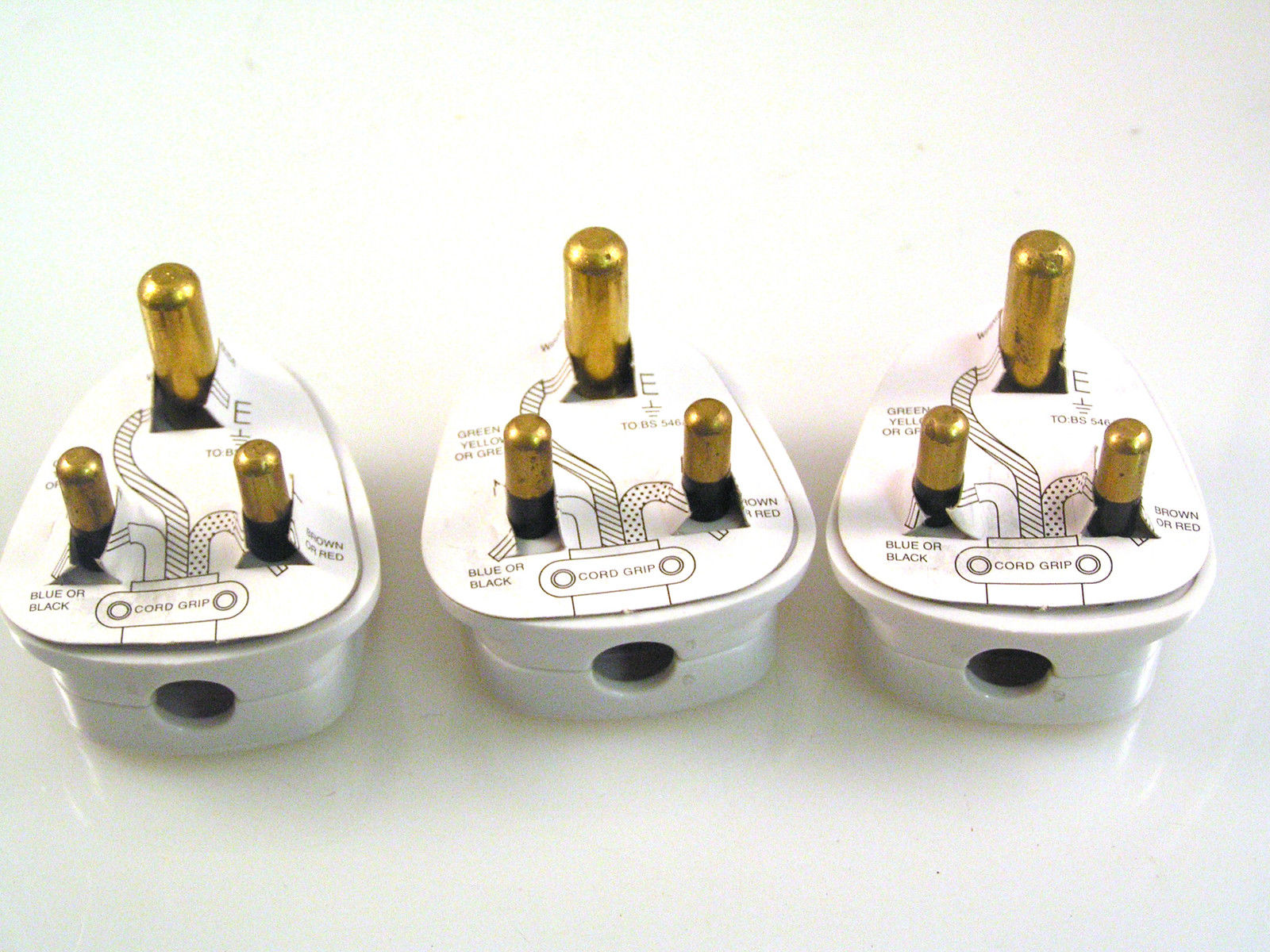 3 pin round plugs