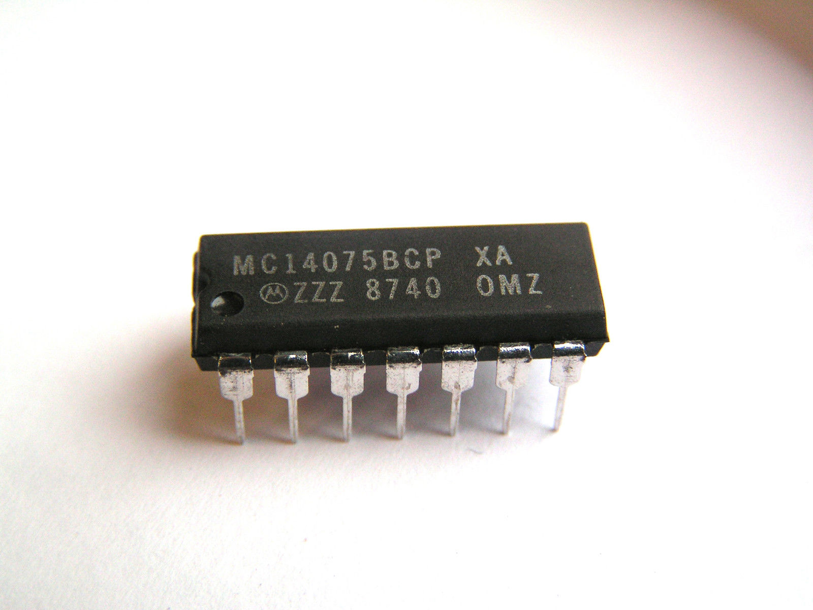 Motorola MC14075BCP CMOS Tripple 3-input OR Gate OM0124Z | Rich Electronics