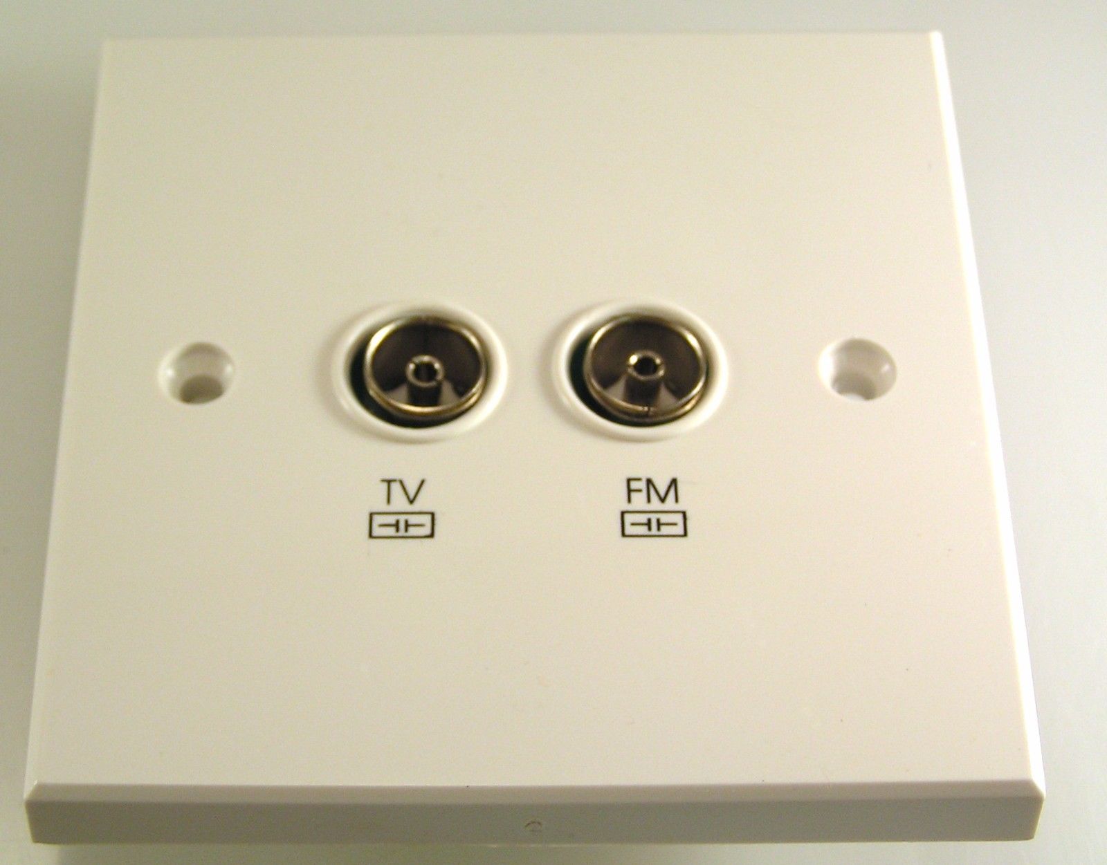 Twin TV/FM Diplexer Wall Socket Outlet Matt White 2 Gang MBD008D Rich Electronics