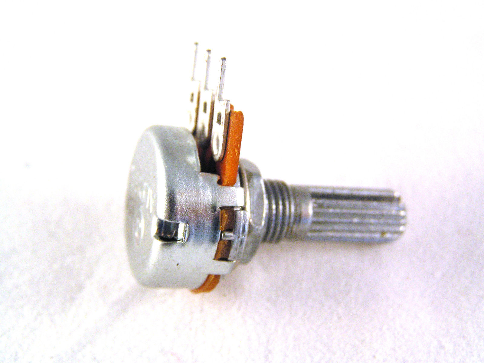 Potentiometer 22k 16mm Logarithmic with Serrated 6mm Shaft OM0812