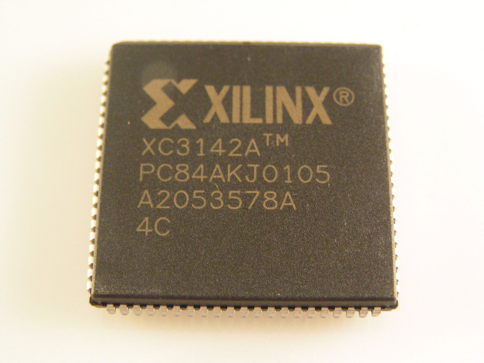 XILINX  XC3142A PC84AKJ0105 FPGA PLCC88 OM0200CX