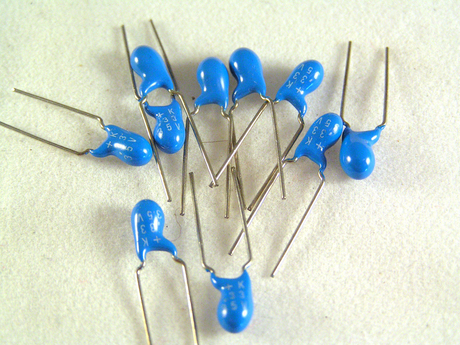 33uf  25v  5mm pitch   Tantalum Bead Capacitor Radial    5 Pieces        Z2242