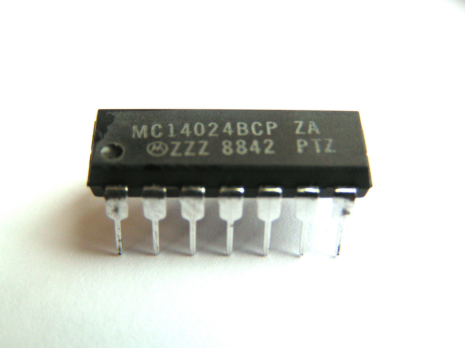 Motorola MC14024BCP 7 Stage Ripple Counter CMOS IC OM0124Y | Rich ...