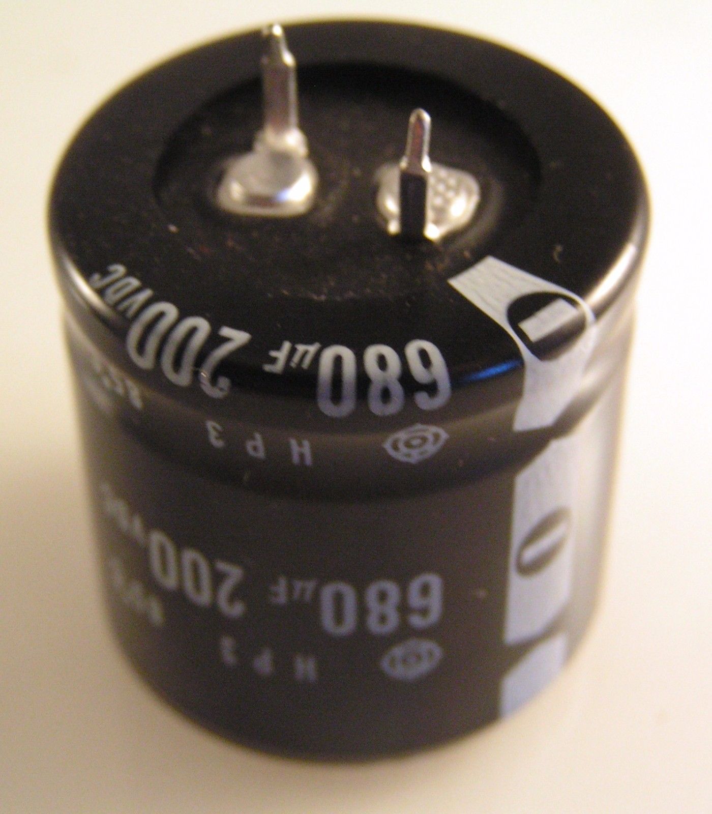 Hitachi Electrolytic Capacitors 680uf 200v 85'C HP3 30 x 30mm 2 pieces