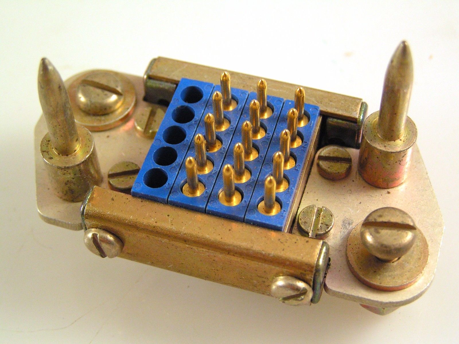 Hypertac Connectors HMVHNXM001345 Modular Frame 15 Gold Pins OM0495A Rich Electronics