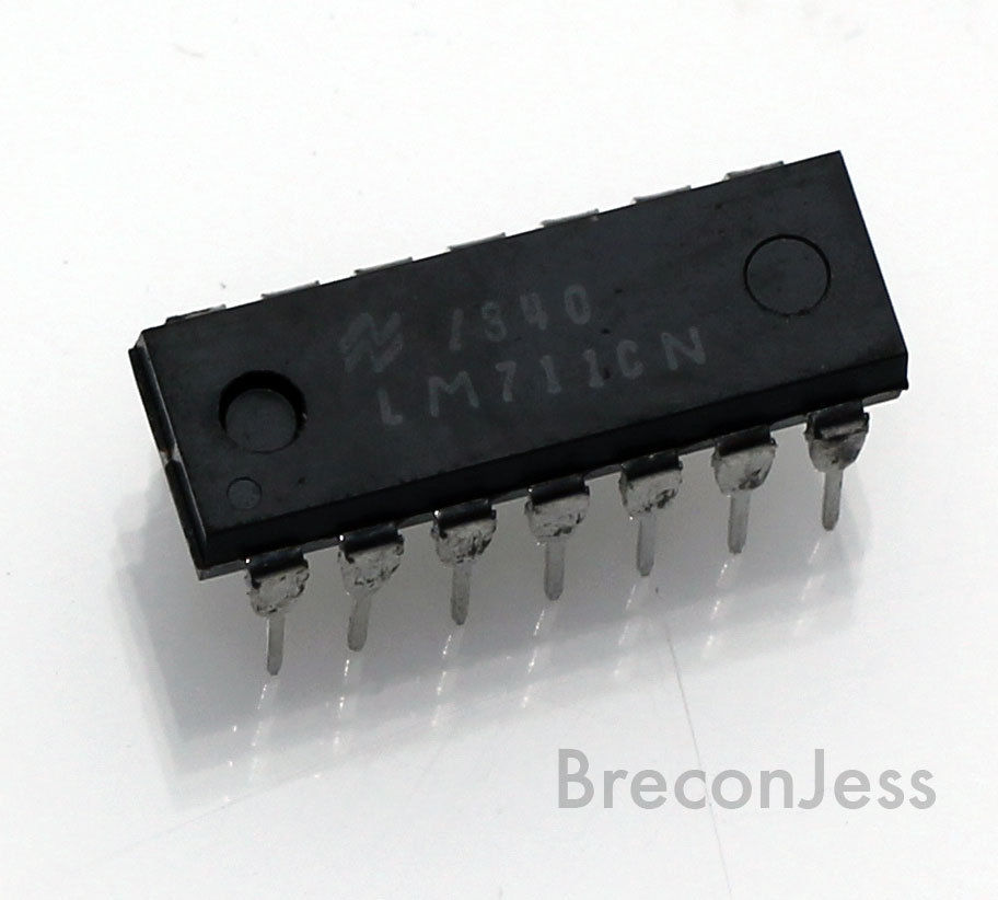 National Semi LM711CN Dual High Speed Differential Comparator IC OM0069