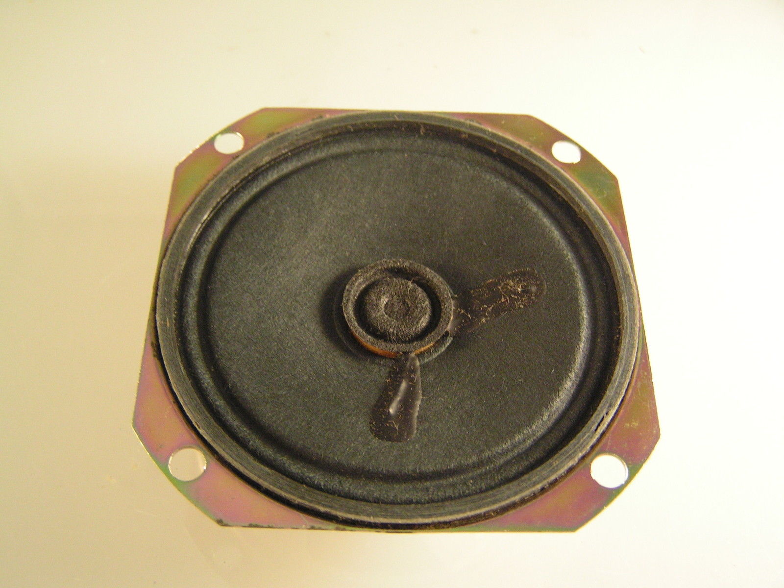 Sammi Speaker 250SB326 Paper Cone 65mm 8 Ohm 0.3W 4 Hole Fixing OM1031