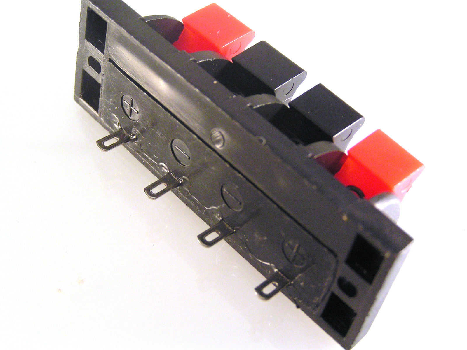 Spring Loaded Loudspeaker Outlet 4 terminal 2 Red and 2 Black OM0465A