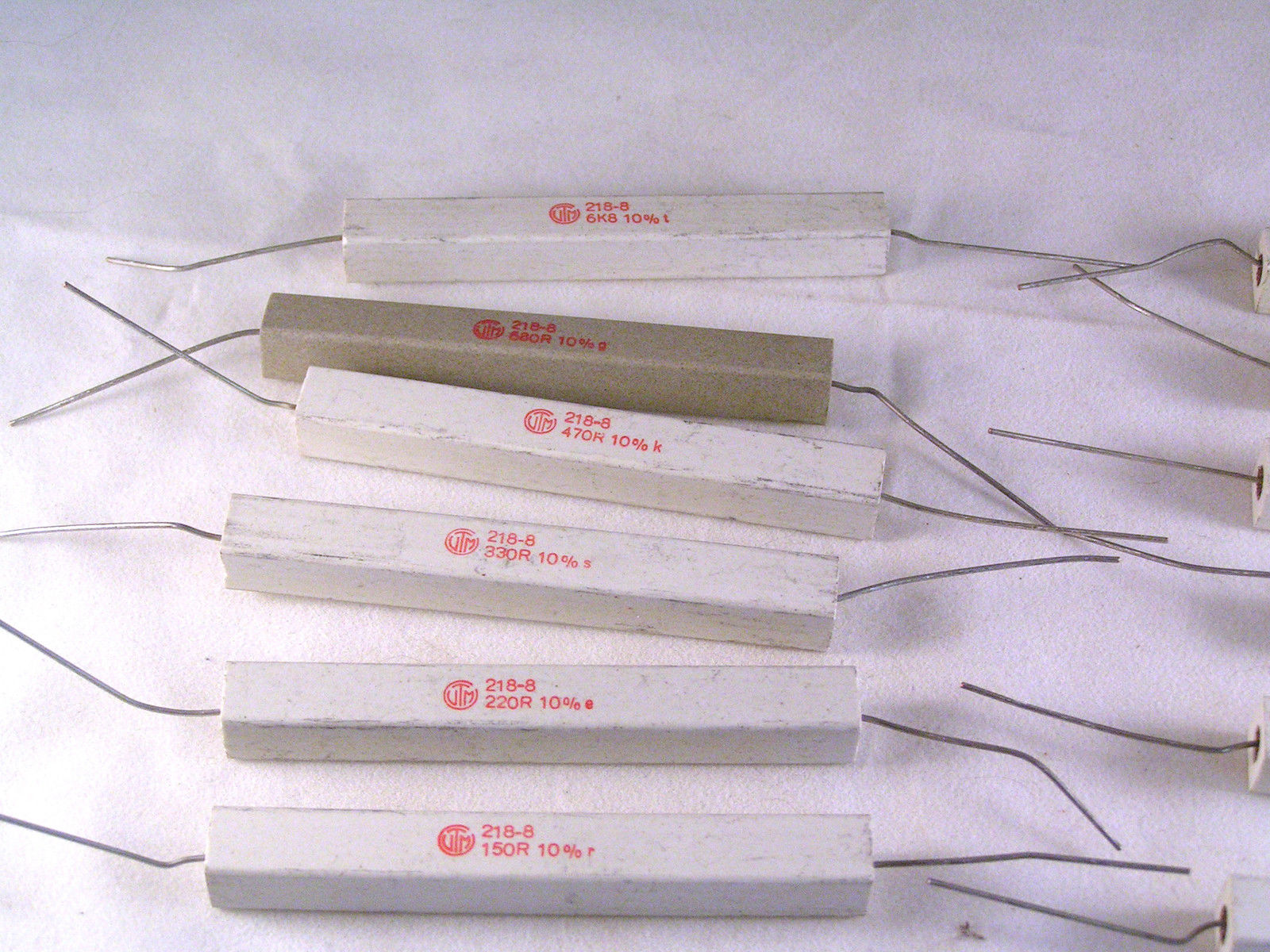 Vitrohm Ceramic Wirewound Resistors 17 Watt 218-8 10% 150R to 68K 1 ...