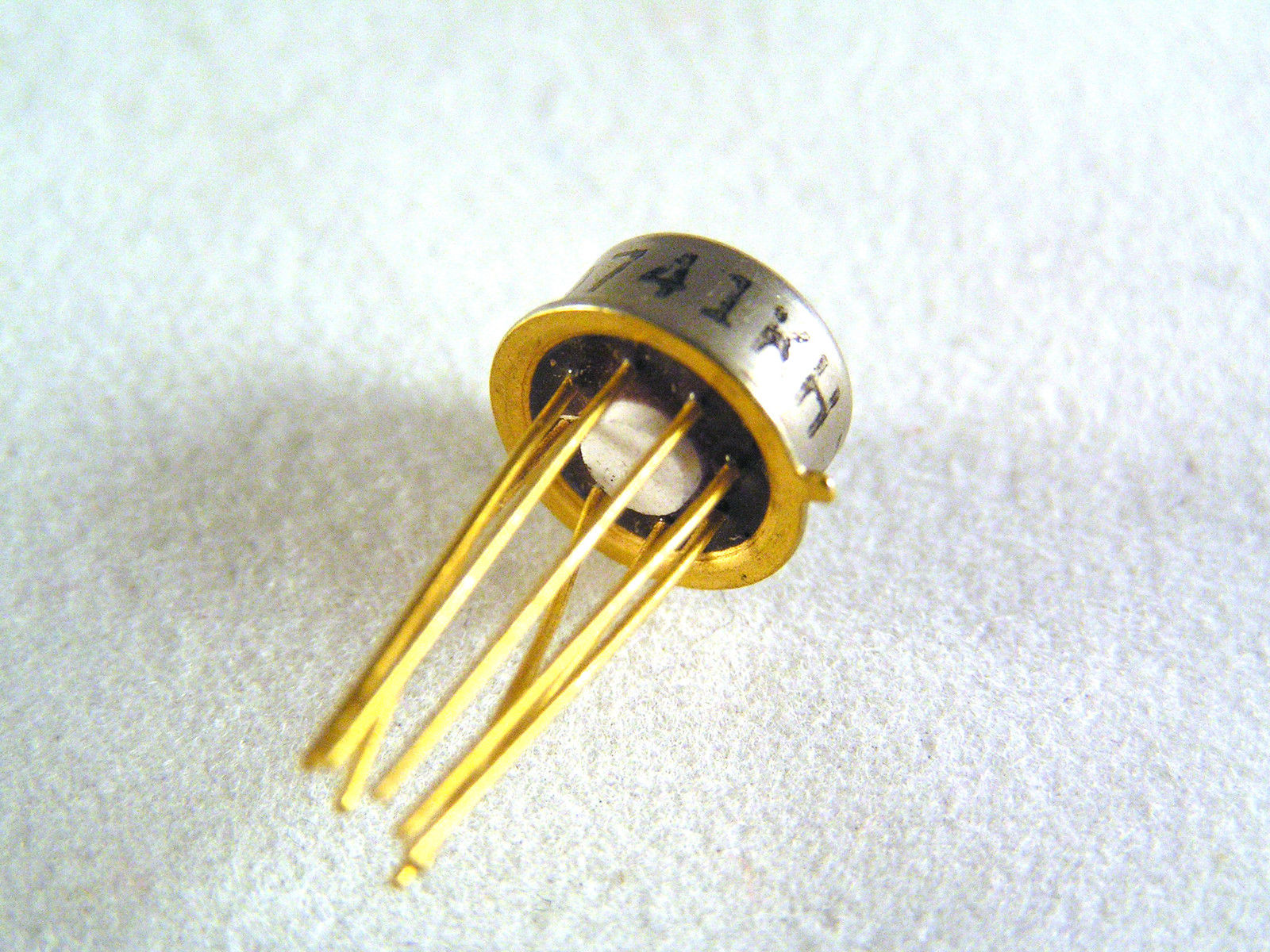 Analogue Devices AD741KH IC OPAMP SINGLE BIPOLAR TO5 8 GOLD PIN METAL