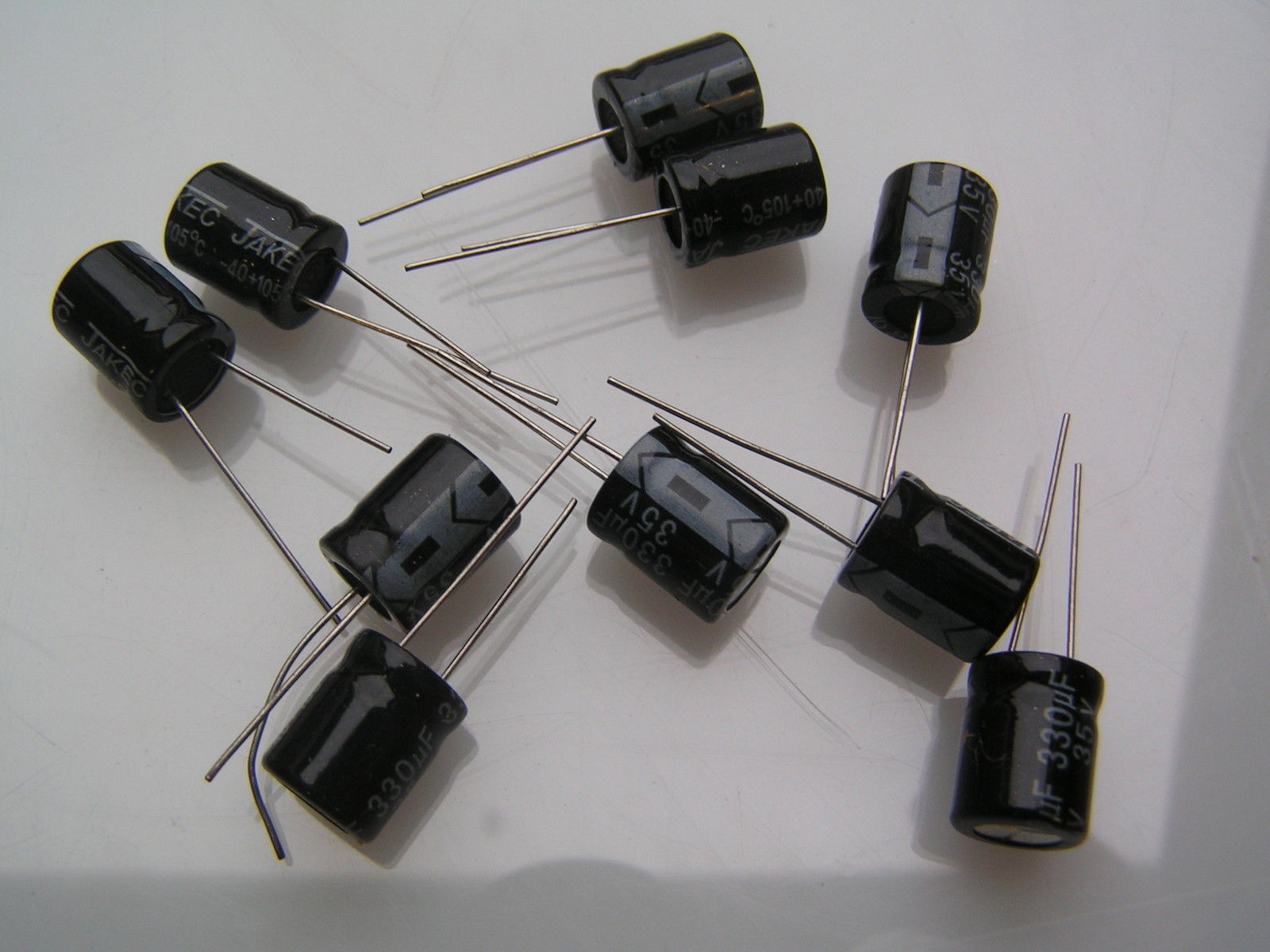 5x 330uF 200V Electrolytic Capacitors – Radial 18x30mm – 20% Tolerance